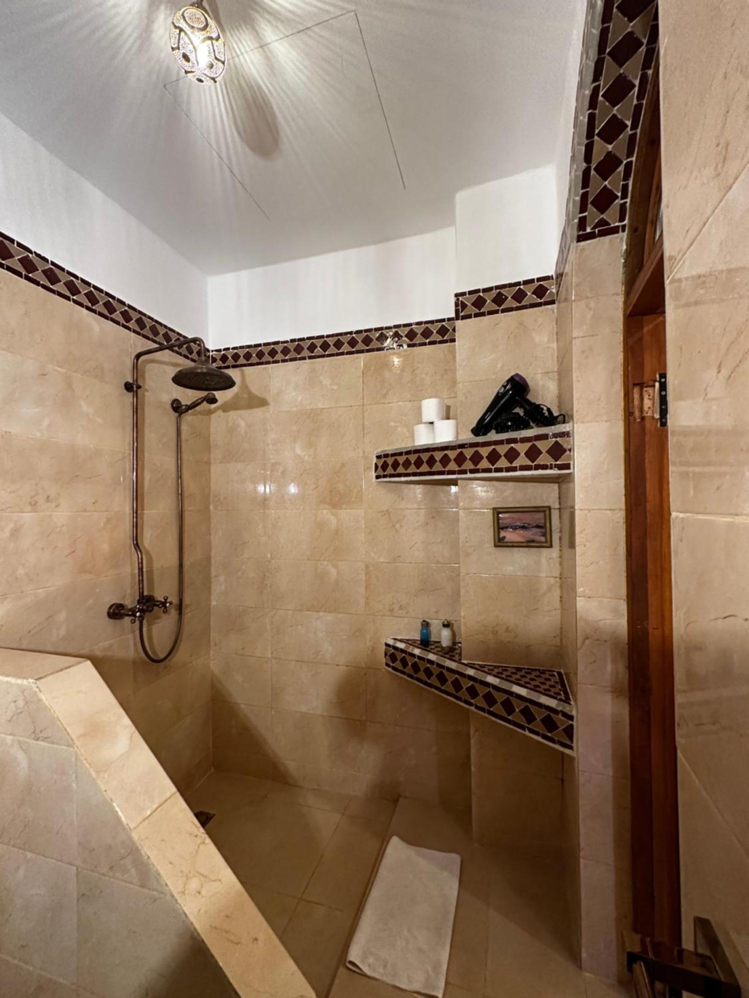 Triple Room Private Bathroom,1661126641:JPEG
